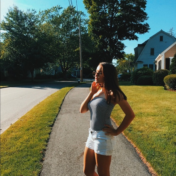 Meet your Posher, Julia - Picture 1 of 1